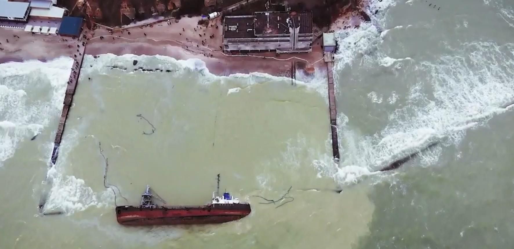 Затонулий танкер забруднив Чорне море у понад сотню разів: що думають одесити