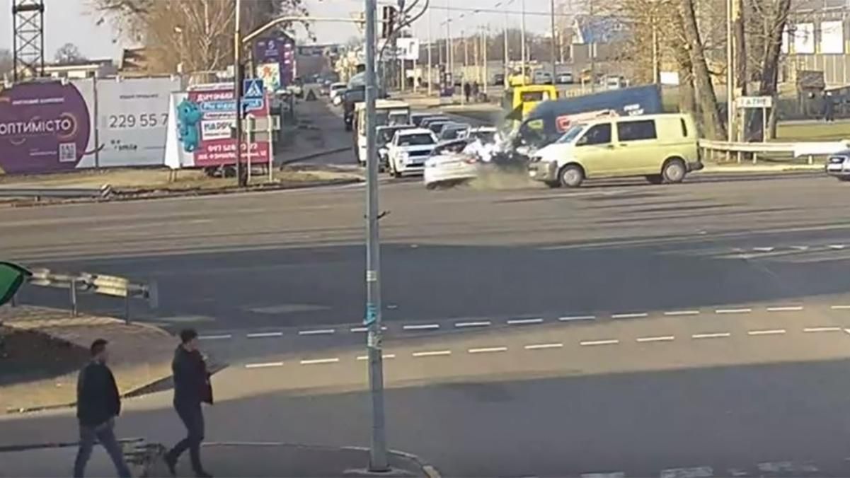 ДТП за участю Кулеби: перші дані слідства вказують на вину дитячого омбудсмена ДТП за участю Кулеби: перші дані слідства вказують на вину дитячого омбудсмена