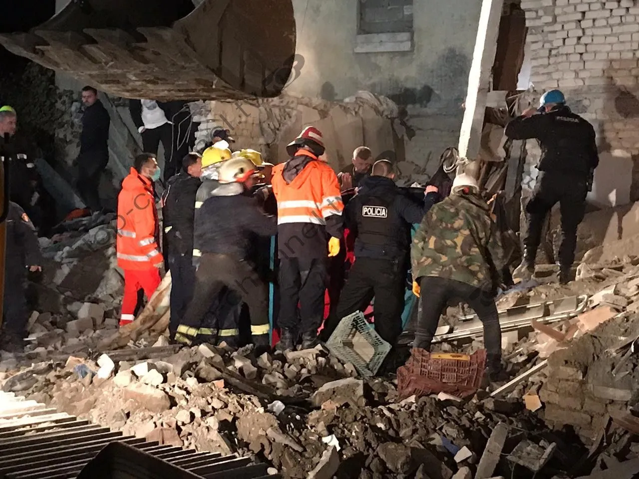 албанія землетрус жертви рятувальники