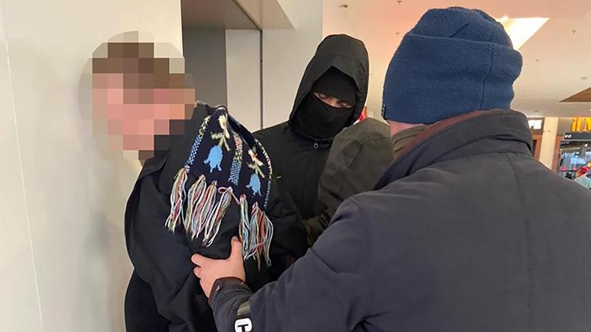 Мошенники продавали депутатский мандат за 1,5 миллиона евро, их задержали: фото, видео Мошенники продавали депутатский мандат за 1,5 миллиона евро, их задержали: фото, видео