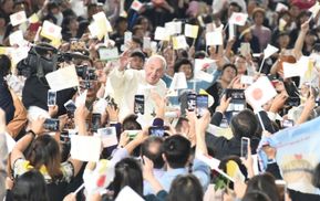 Крок до миру на Землі: Папа Римський відзначив переговори України та Росії