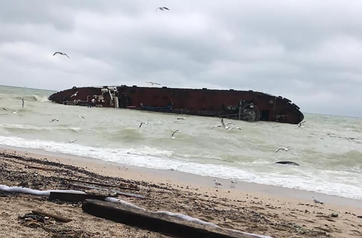 Авария танкера возле Одессы: судно работало нелегальной морской заправкой Авария танкера возле Одессы: судно работало нелегальной морской заправкой