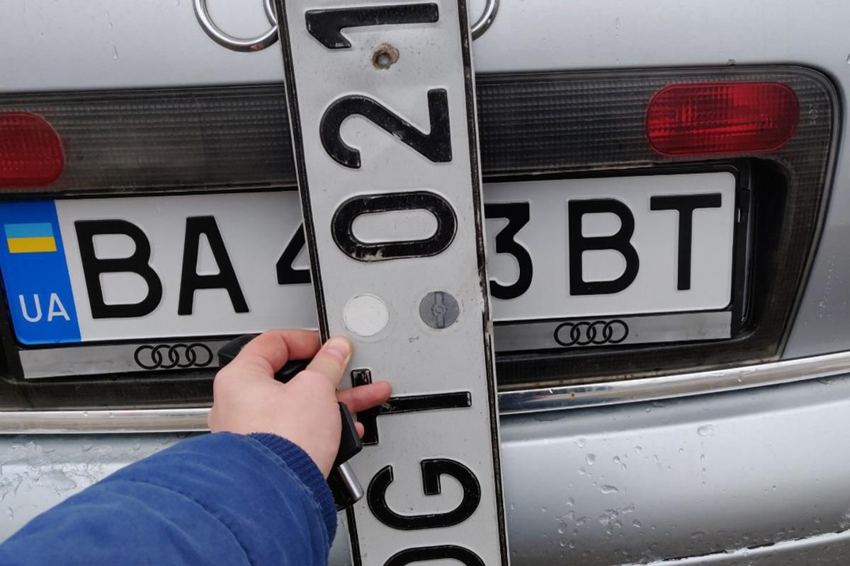 Украдено 44 миллиона гривен: СБУ разоблачила коррупционную схему растаможивания "евроблях" Украдено 44 миллиона гривен: СБУ разоблачила коррупционную схему растаможивания "евроблях"