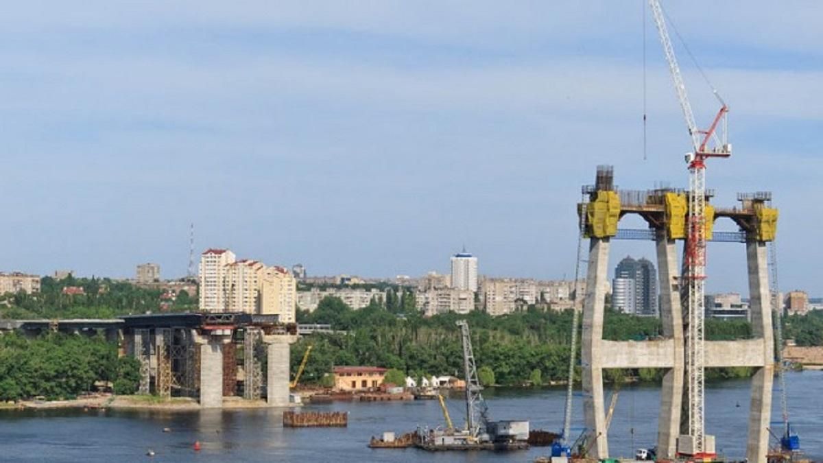 Укравтодор через тендер шукає, хто завершить будівництво мостів у Запоріжжі