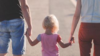 Як усиновити дитину: процедура та необхідні документи