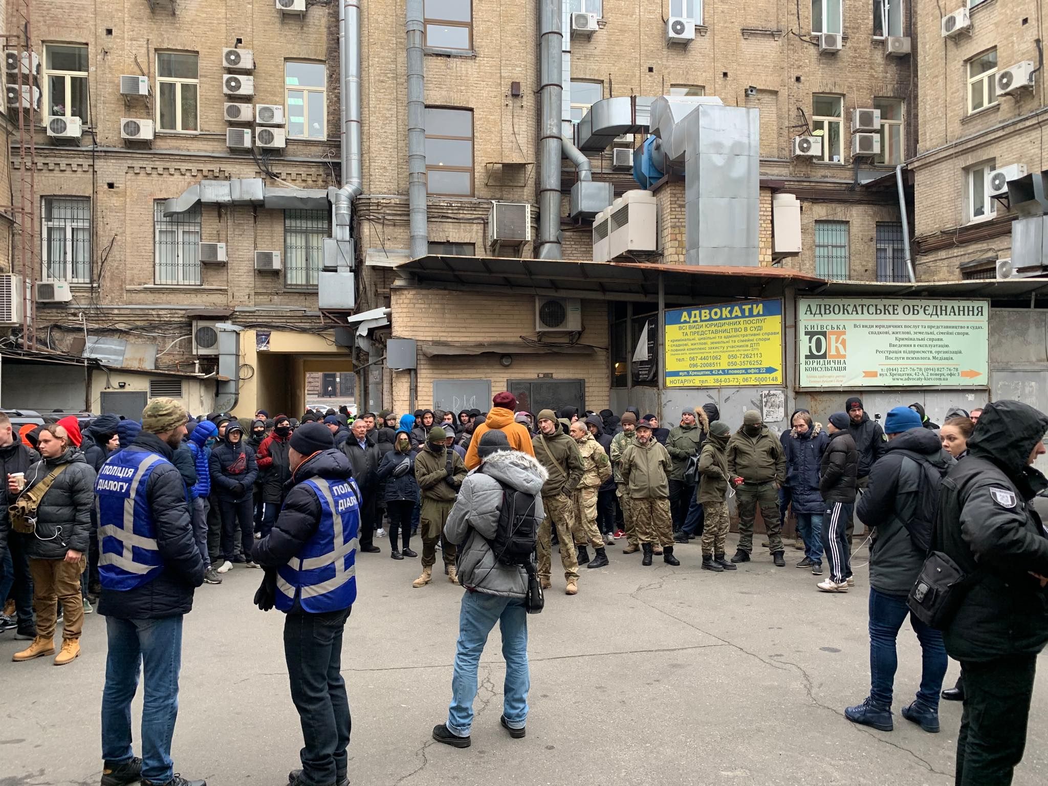 Дело Садового: под суд пришли неизвестные "протестующие" – фото, видео