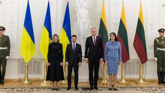 Олена Зеленська обрала корсетну сукню для візиту в Литву: перші фото