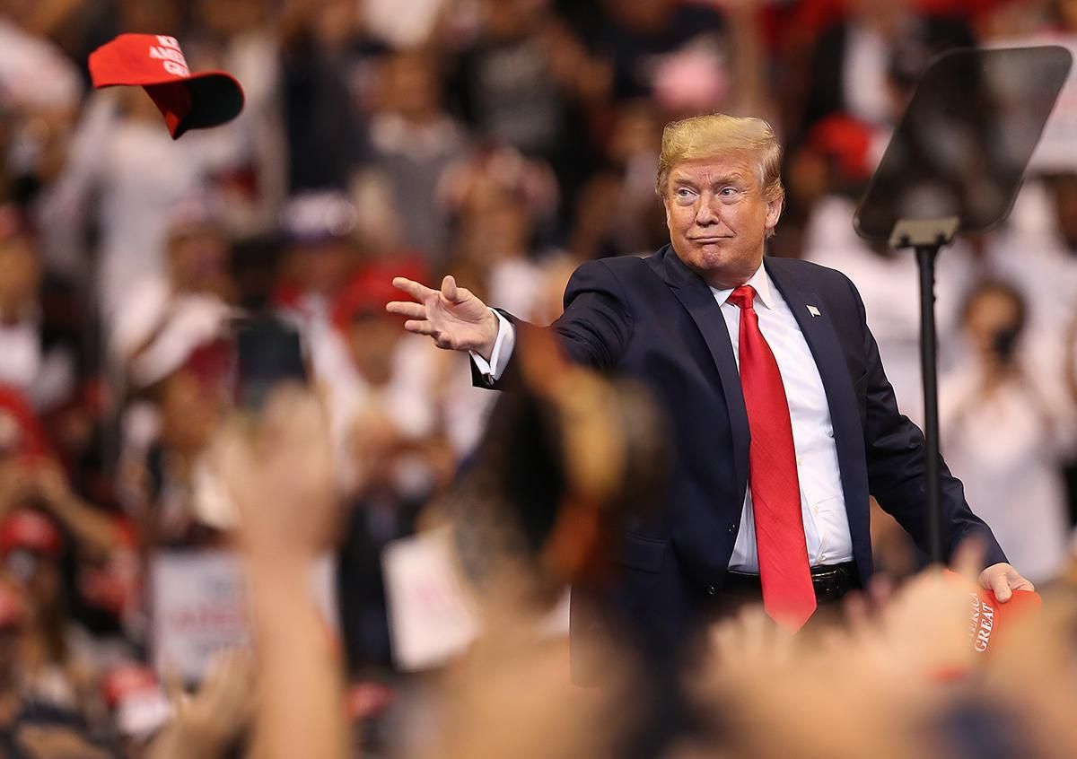 Трамп выложил фото с голым торсом и в боксерских перчатках Трамп выложил фото с голым торсом и в боксерских перчатках