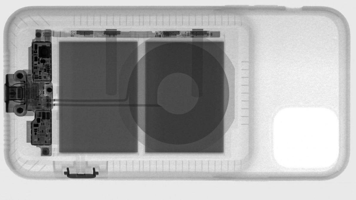 Чехол для iPhone 11 просветилы рентгеном и выяснили интересные факты
