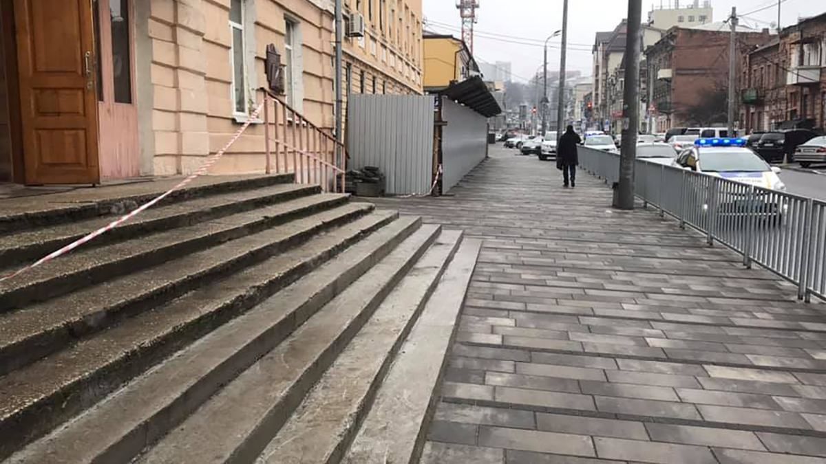 У Дніпрі "замінували" 12 шкіл: перелік У Дніпрі "замінували" 12 шкіл: перелік