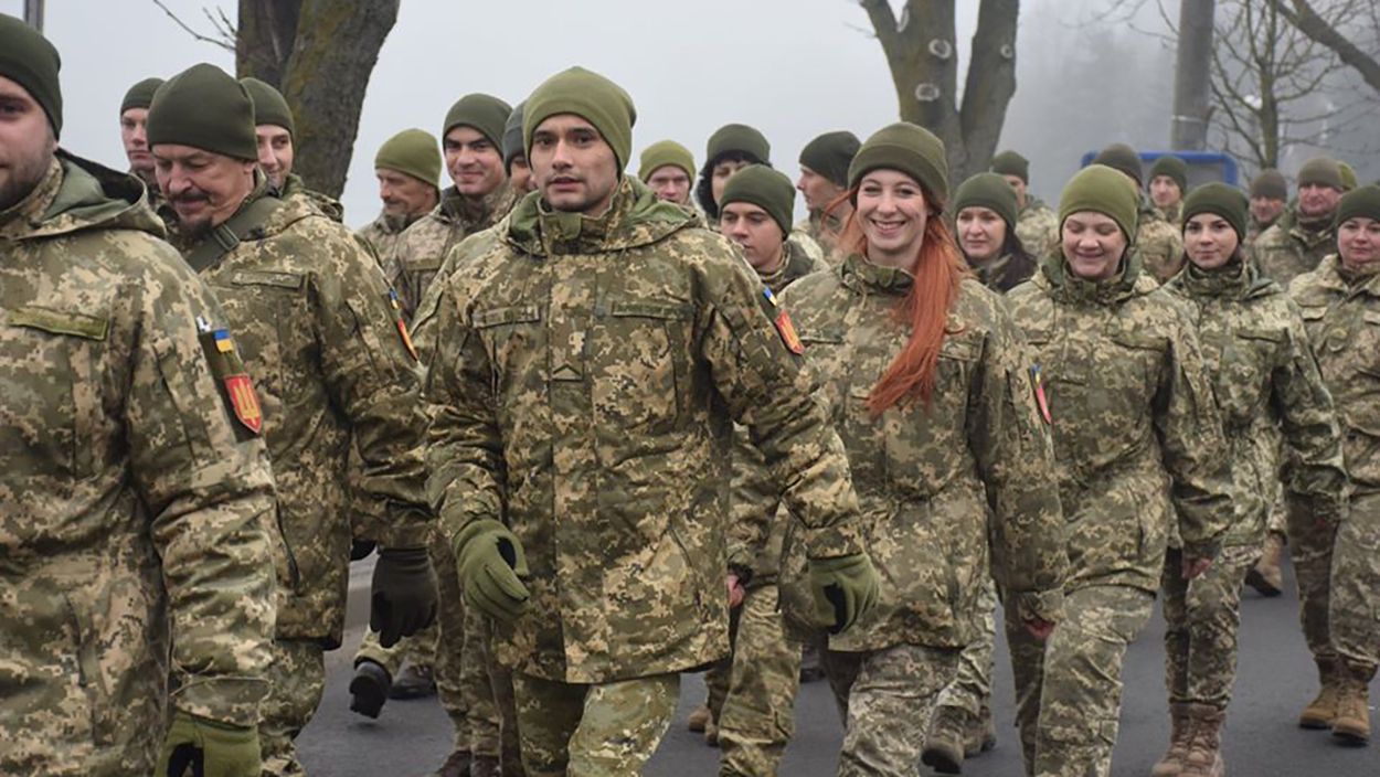 Тысячи военных прошлись по центру Тернополя: впечатляющие фото и видео