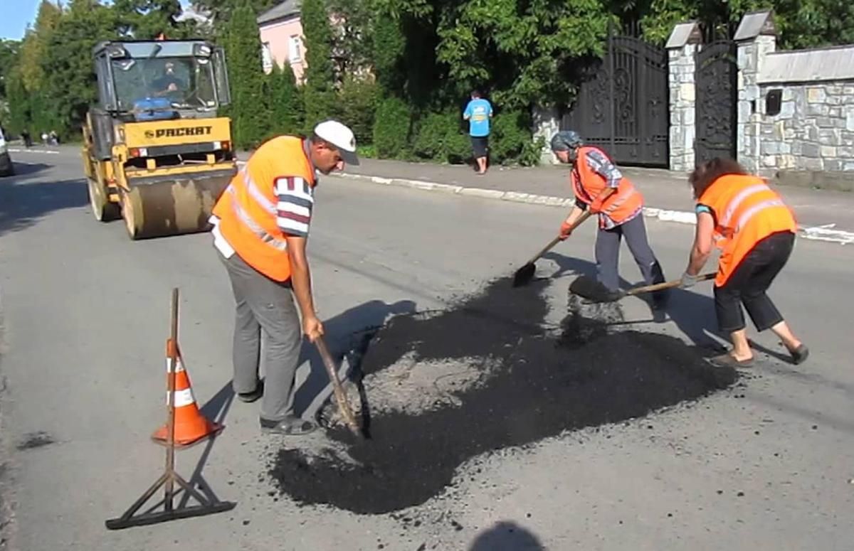 В Україні припинять робити ямковий ремонт доріг  