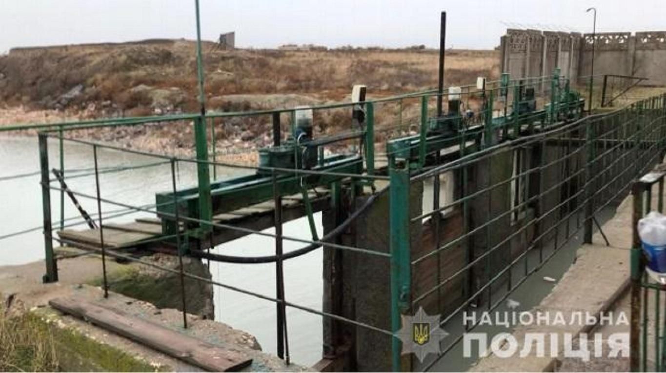 Россия в Крыму незаконно добывали украинское сырье – видео Россия в Крыму незаконно добывали украинское сырье – видео