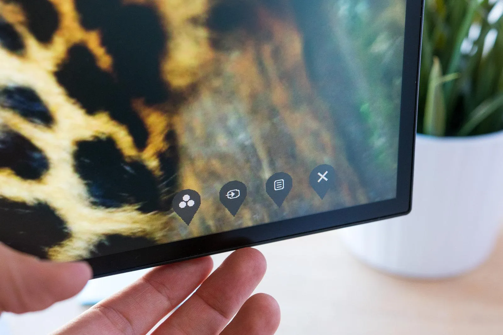 Dell UltraSharp U2718Q Dell UltraSharp U2718Q