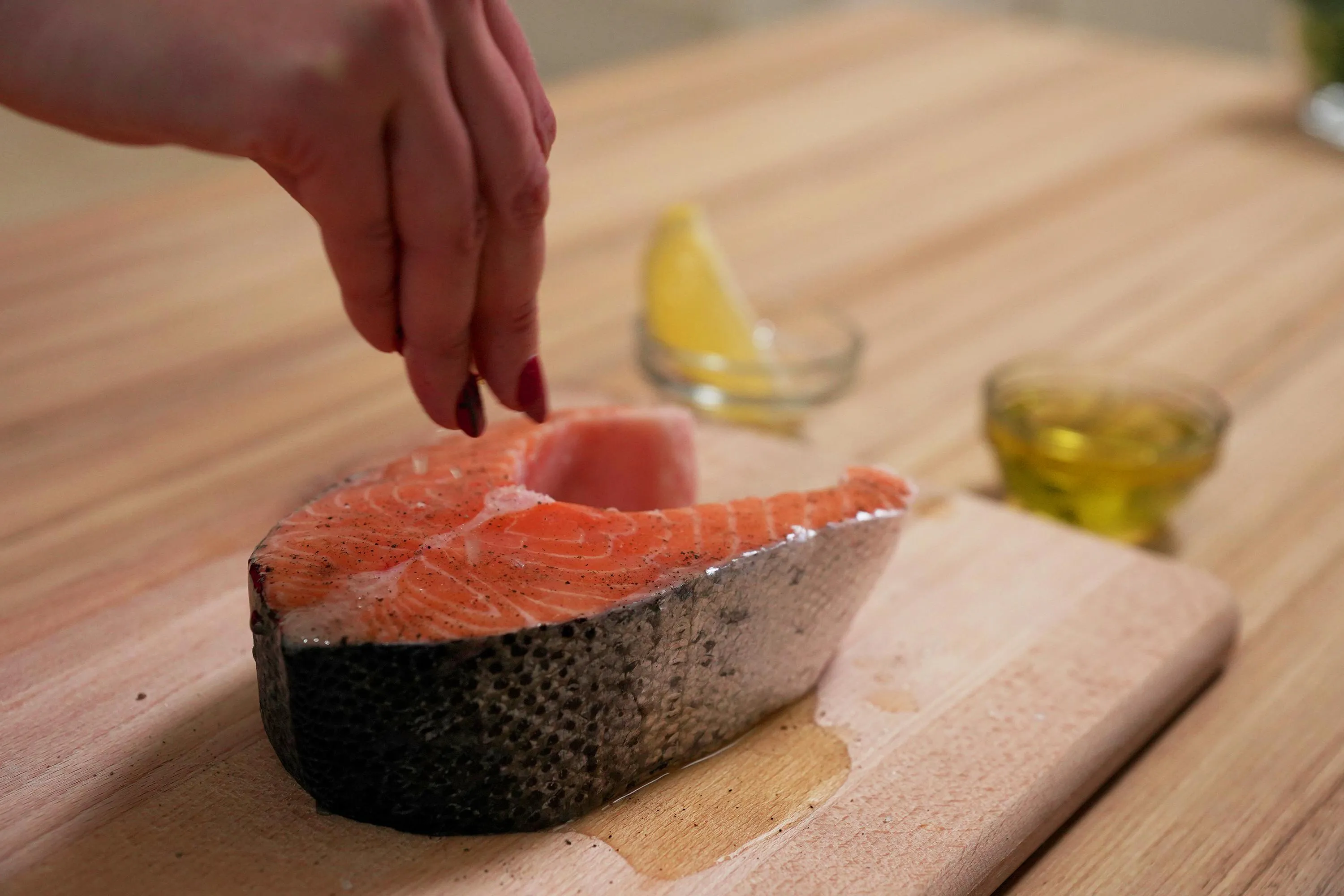 Рецепт приготування стейка лосося з броколі та морквою на сковорідці Рецепт приготування стейка лосося з броколі та морквою на сковорідці