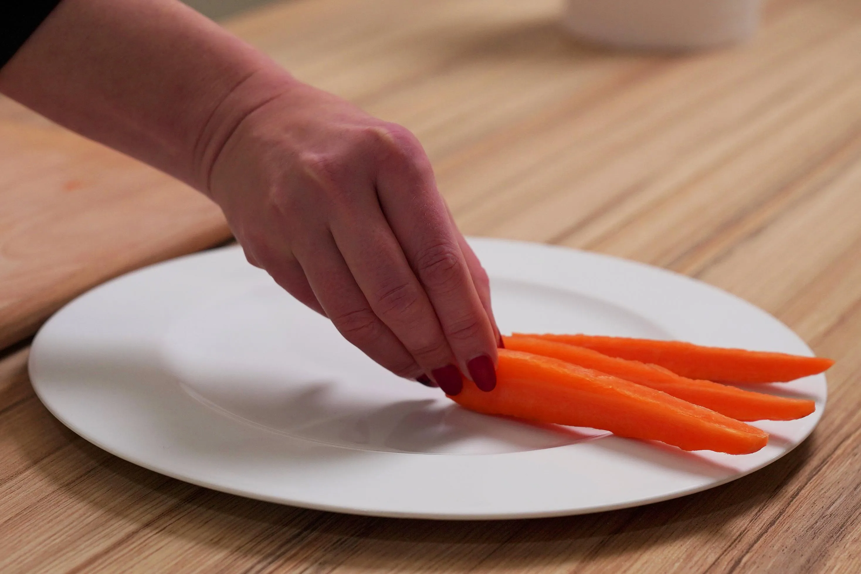 Рецепт приготування стейка лосося з броколі та морквою на сковорідці