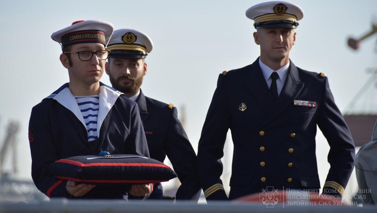 Макрон наградил командующего ВМС Украины Воронченко национальным орденом Франции: фото Макрон наградил командующего ВМС Украины Воронченко национальным орденом Франции: фото