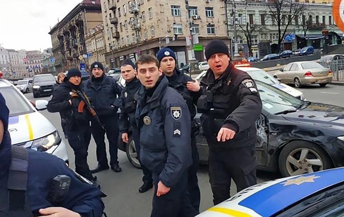 Водитель, убегая от патрульных, устроил два ДТП в центре Киева: появилось видео погони