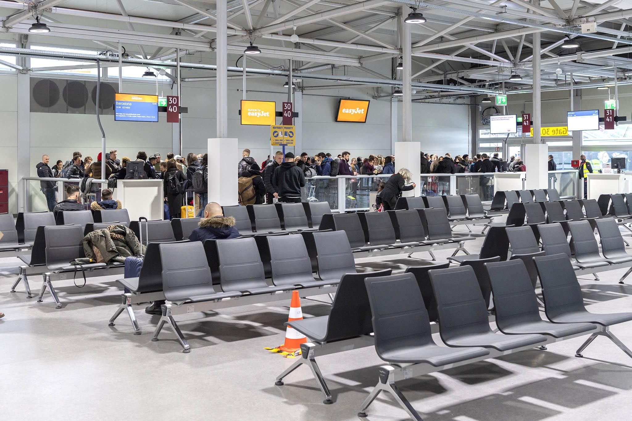 49 украинцев застряли в аэропорту Берлина: причина