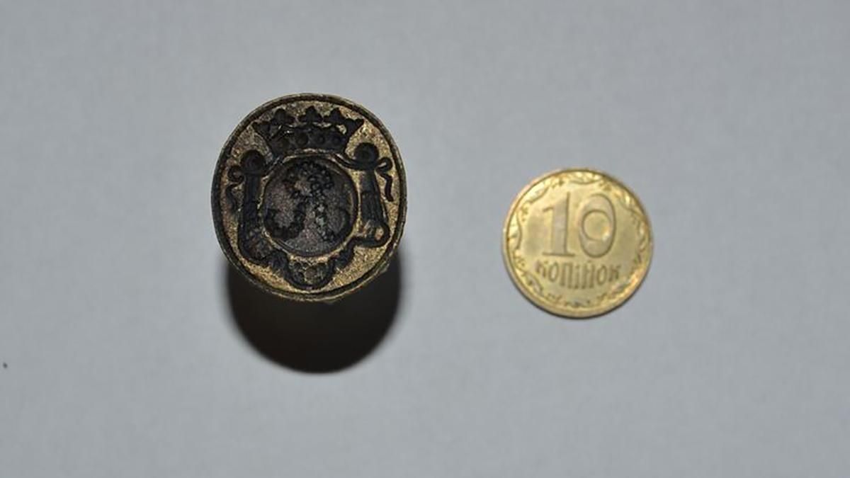 Печатку з 19 століття знайшли у Шацькому озері