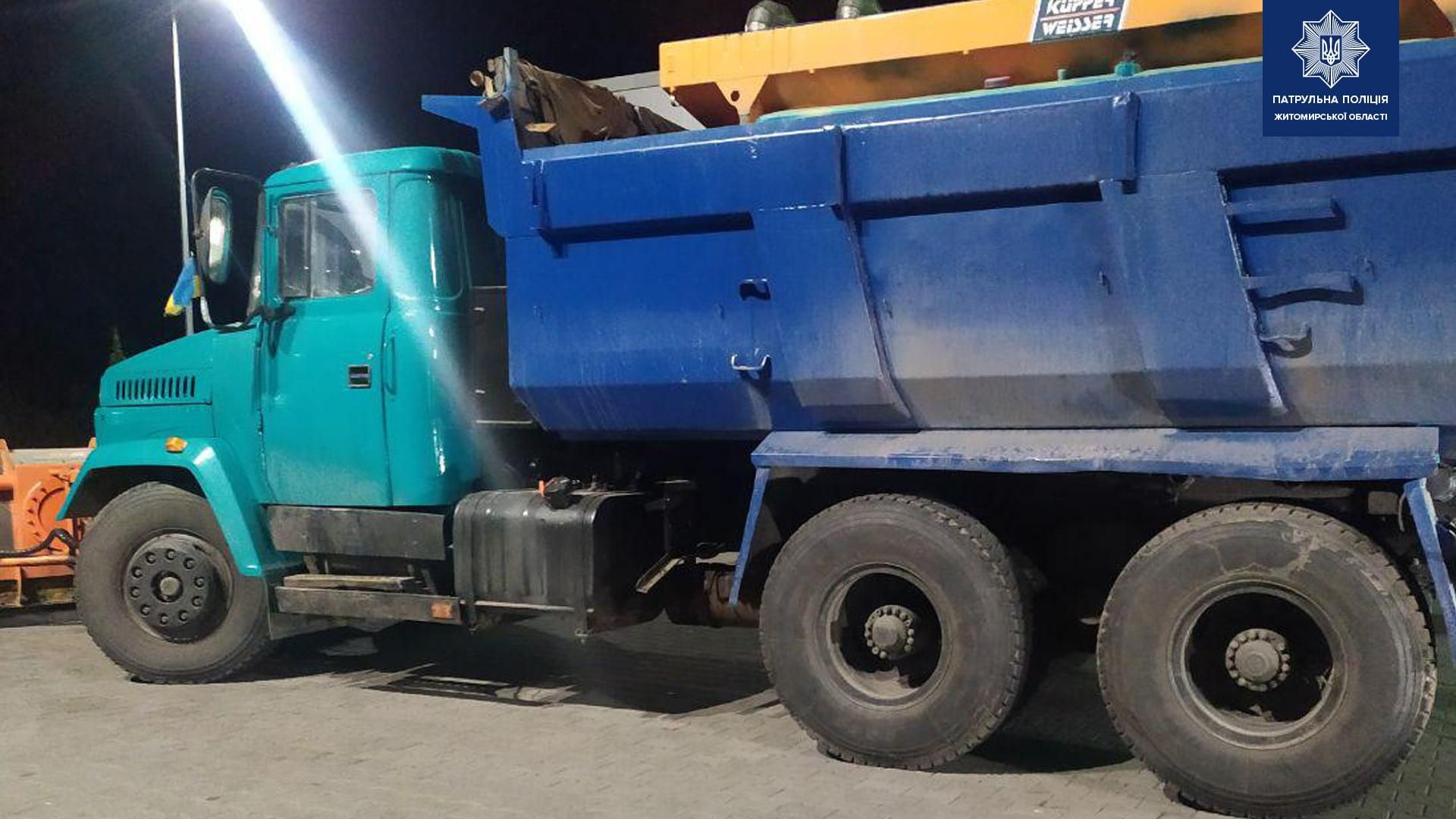 Патрульні позбавили водійських прав водія снігоприбиральної машини Патрульні позбавили водійських прав водія снігоприбиральної машини