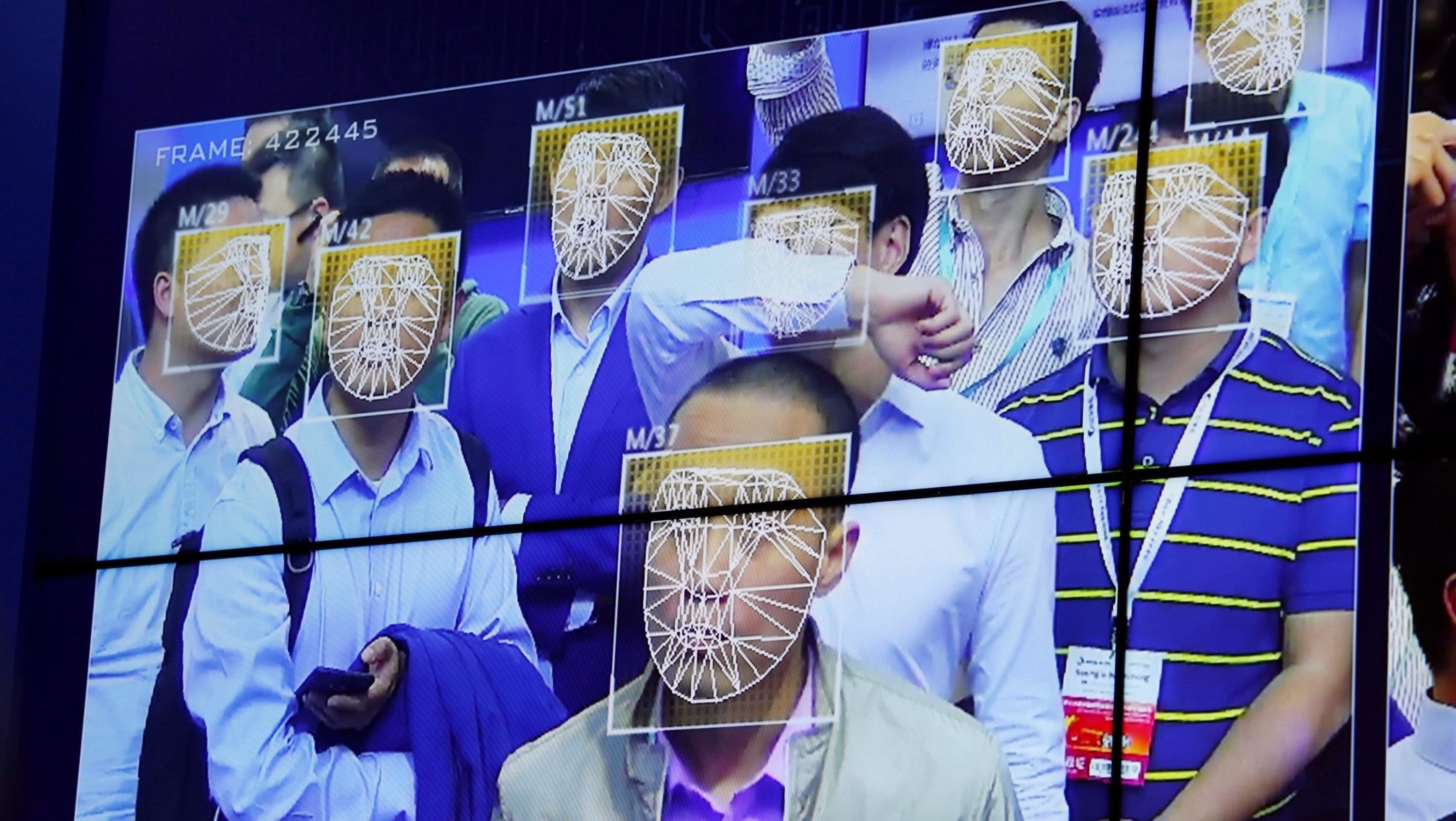 Користувачів смартфонів зобов’язали сканувати обличчя у Китаї 