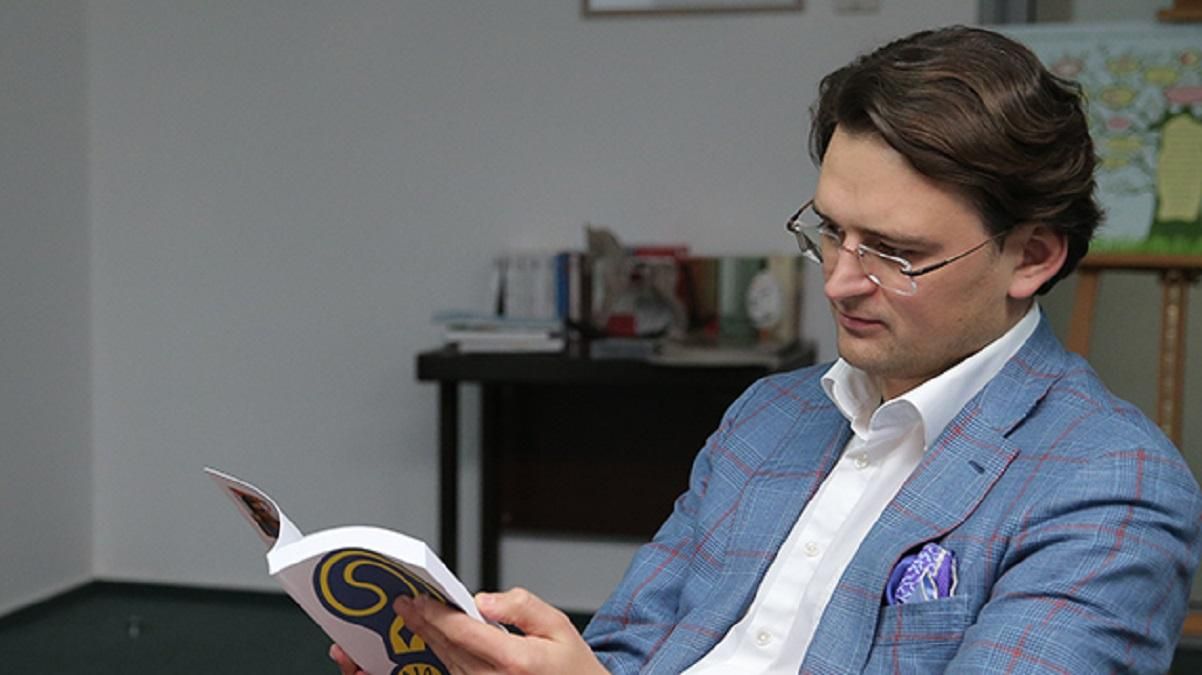 Зеленский в Париже не будет брать на Украину никаких юридических обязательств Зеленский в Париже не будет брать на Украину никаких юридических обязательств