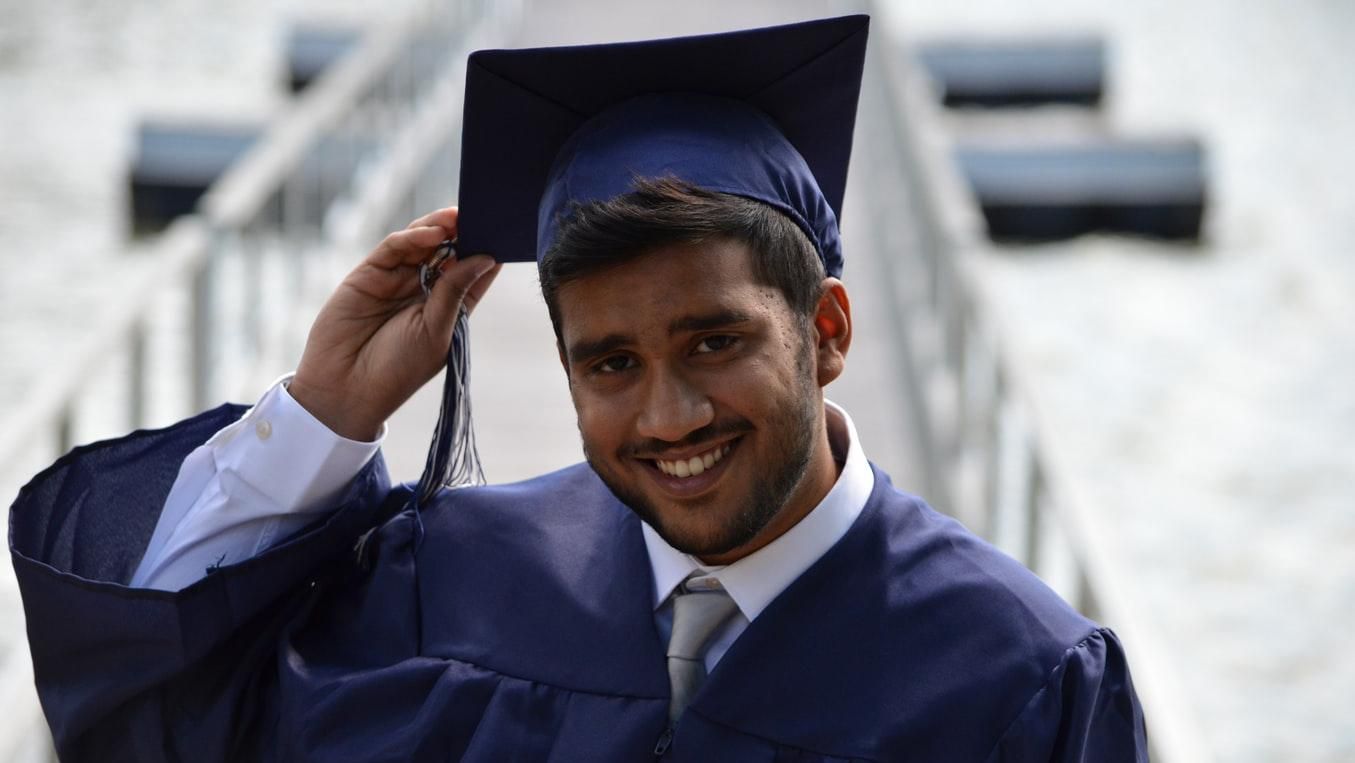 В США поймали 250 нелегалов из-за фейкового университета: детали В США поймали 250 нелегалов из-за фейкового университета: детали