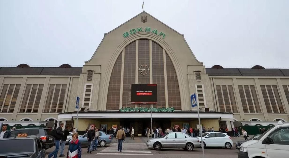 Київський Центральний залізничний вокзал відновив роботу