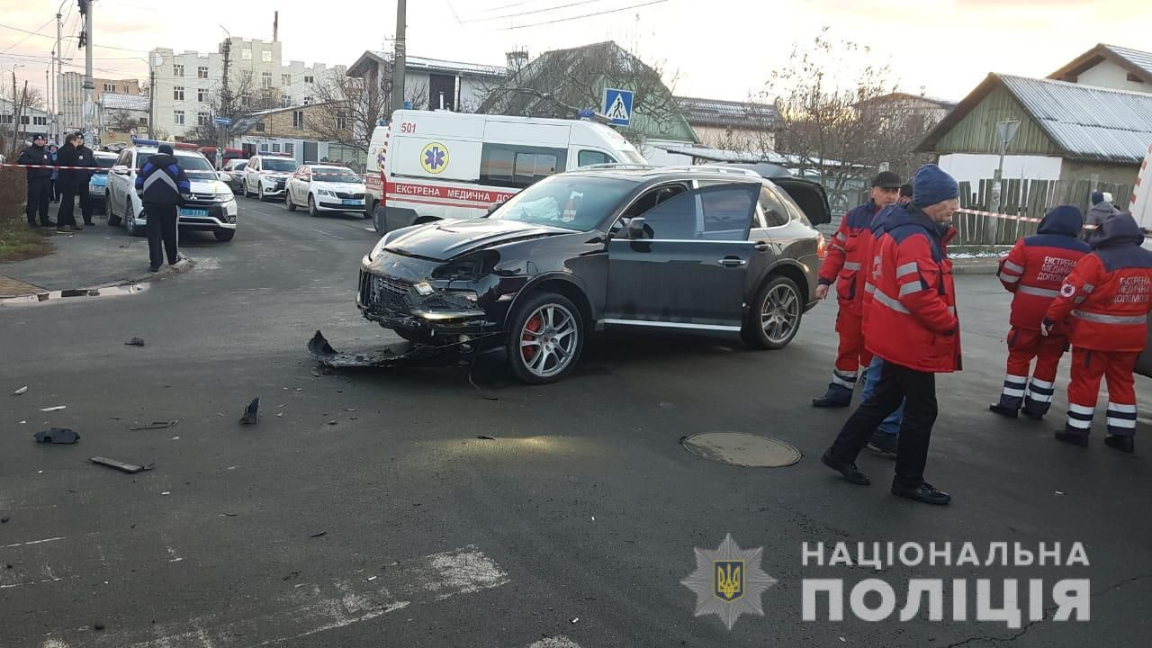 Porsche в Київській області врізався в маршрутку