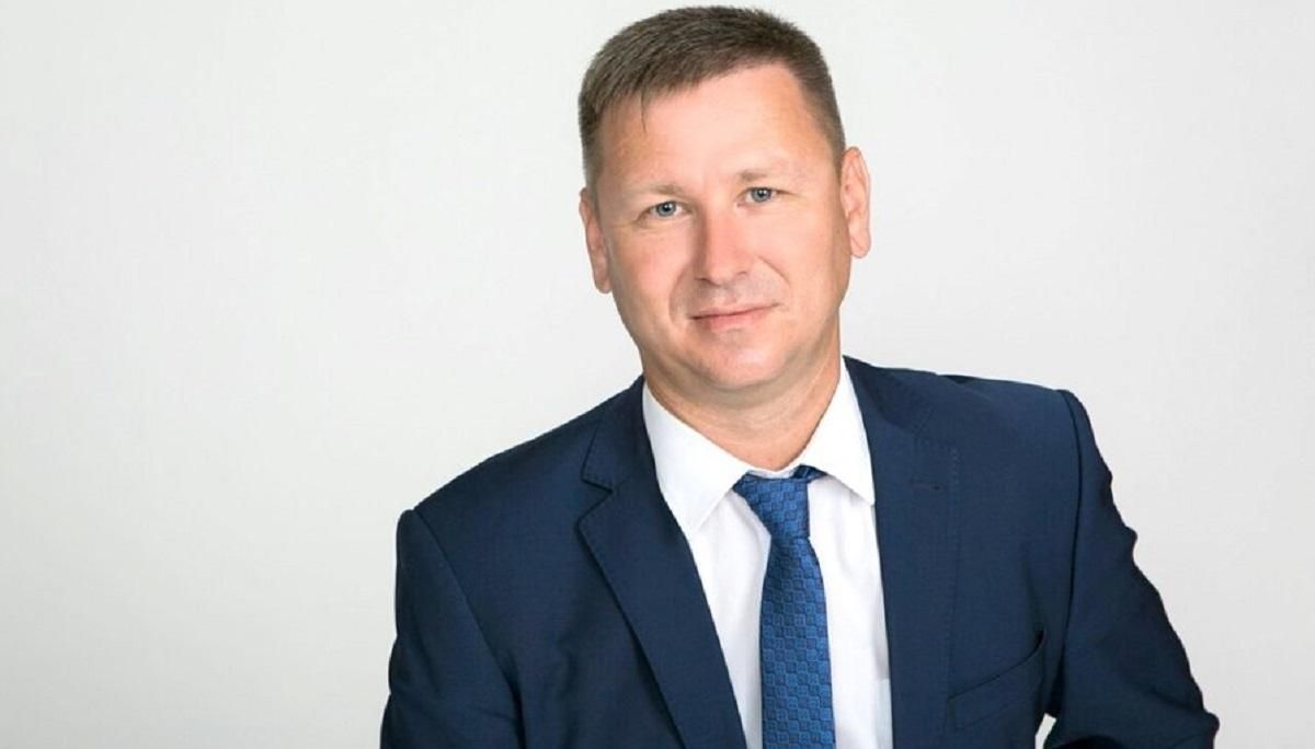 Ехал за украинским паспортом: на админгранице с Крымом задержали "единоросса" Ехал за украинским паспортом: на админгранице с Крымом задержали "единоросса"