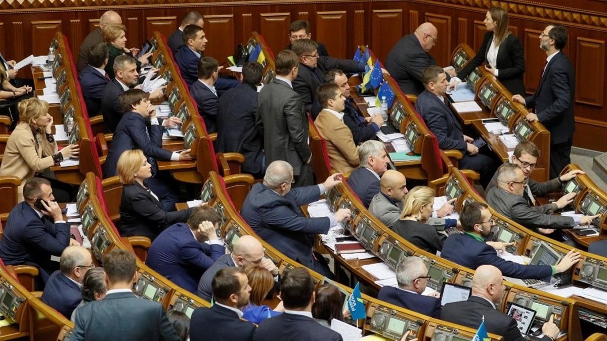 Рада призвала Зеленского подать заявку на план действий для членства в НАТО Рада призвала Зеленского подать заявку на план действий для членства в НАТО