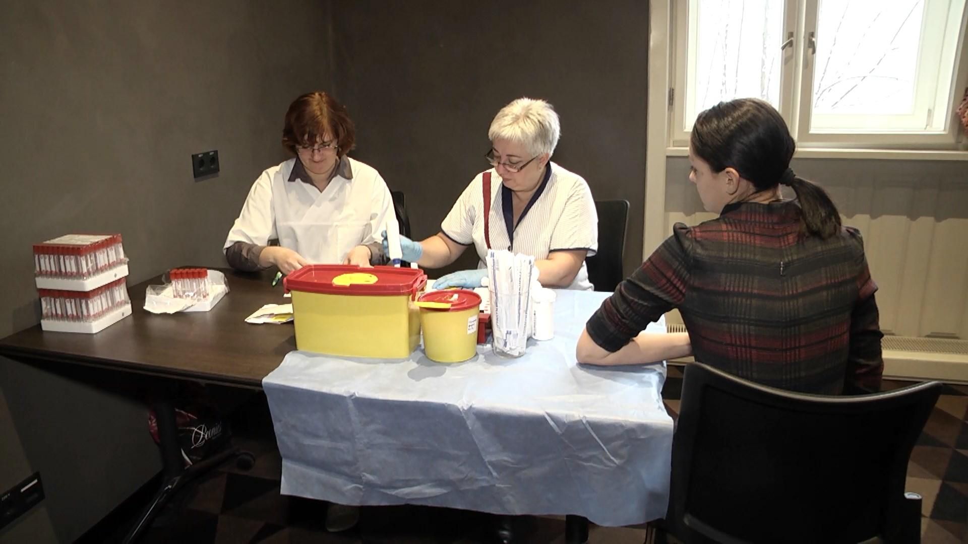 У Львові пожертували кров та волосся для онкохворих людей: як долучитися