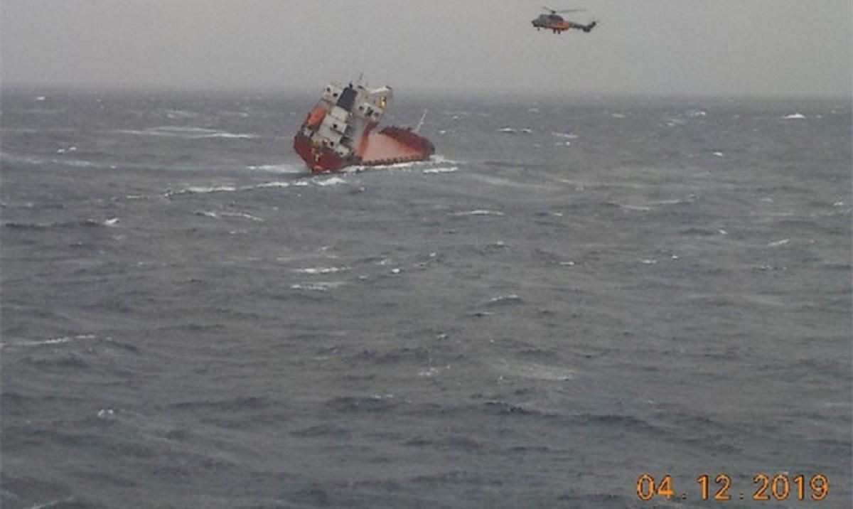 Судно з 14 українцями на борту зазнало аварії біля Греції: людей вже евакуювали Судно з 14 українцями на борту зазнало аварії біля Греції: людей вже евакуювали