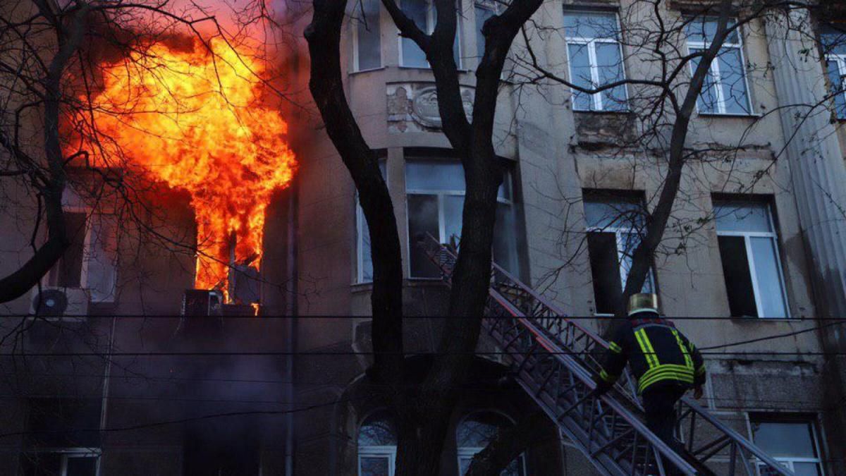 Пожежа в Одесі на Троїцькій в коледжі економіки 04.12.2019: причини пожежі