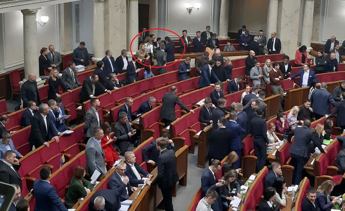 Депутати Бужанський і Лерос влаштували бійку в Раді: подробиці конфлікту