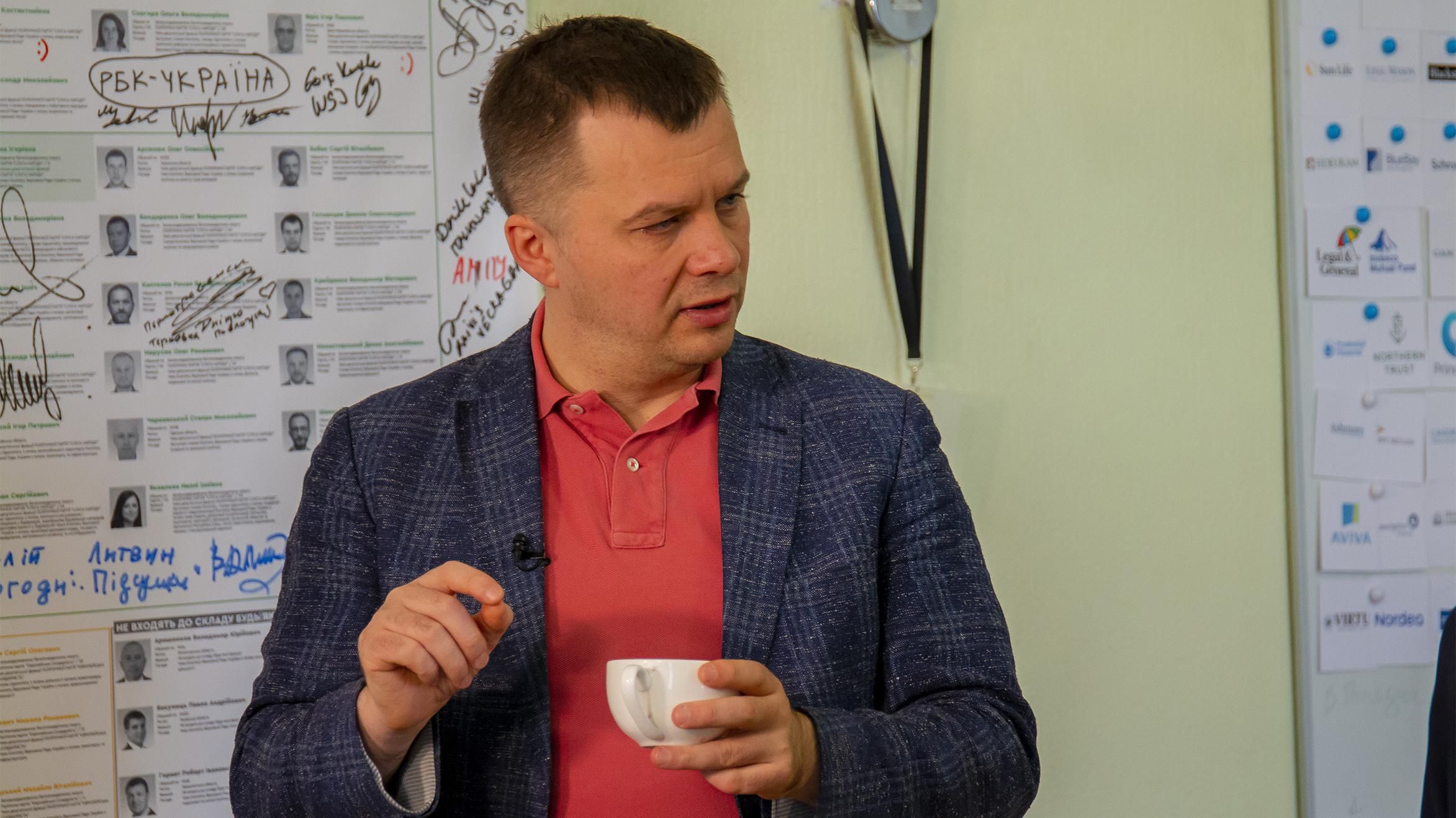 Маю 18 тисяч, вистачає лише на таксі, – Милованов поскаржився на маленьку міністерську зарплату Маю 18 тисяч, вистачає лише на таксі, – Милованов поскаржився на маленьку міністерську зарплату