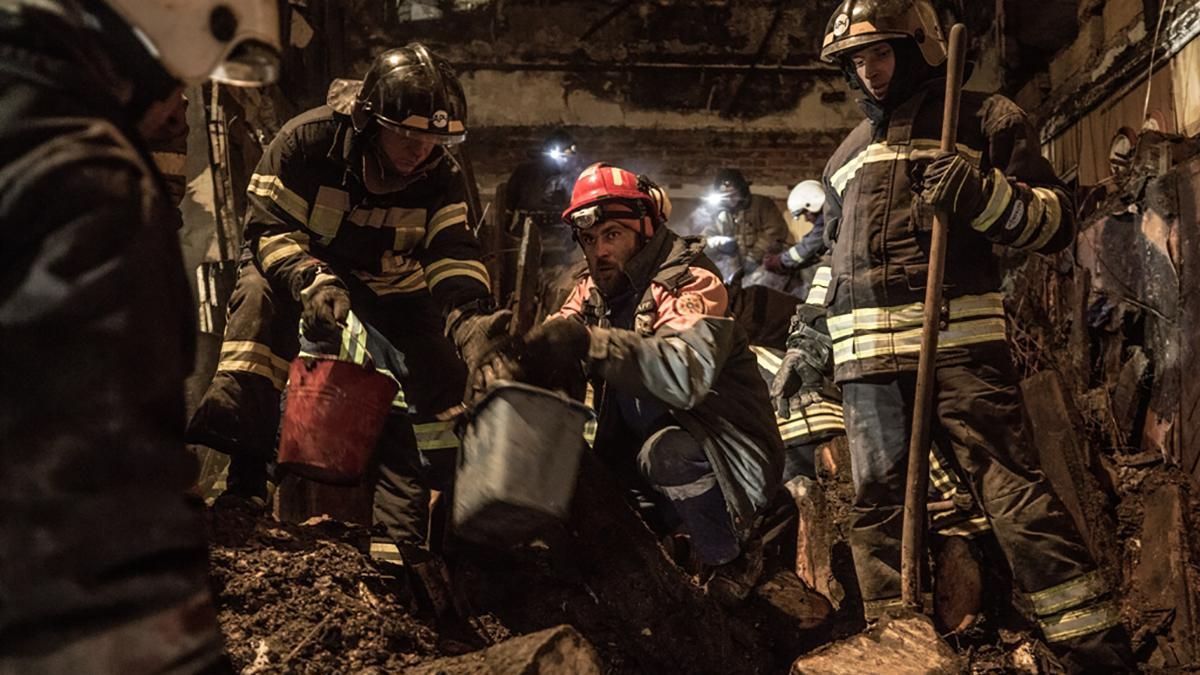 Пожар в Одессе на Троицкой 4 декабря 2019 фото, видео спасательной операции