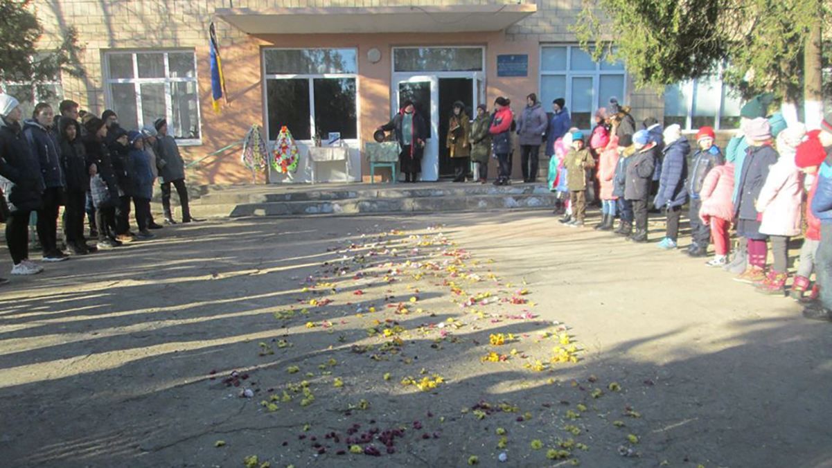 Пожежа в коледжі на Троїцькій у Одесі: поховали першу жертву – фото Пожежа в коледжі на Троїцькій у Одесі: поховали першу жертву – фото