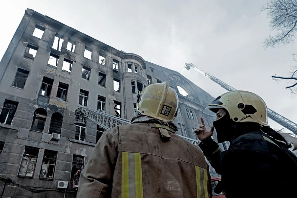 Пожар в колледже Одессы: городская власть оскандалилась со счетом для пожертвований