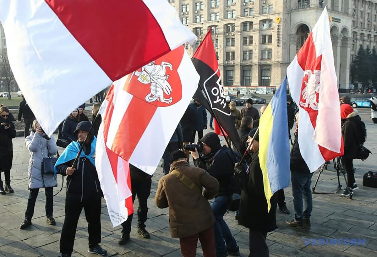 На Майдані в Києві влаштували акцію на підтримку Білорусі: фото