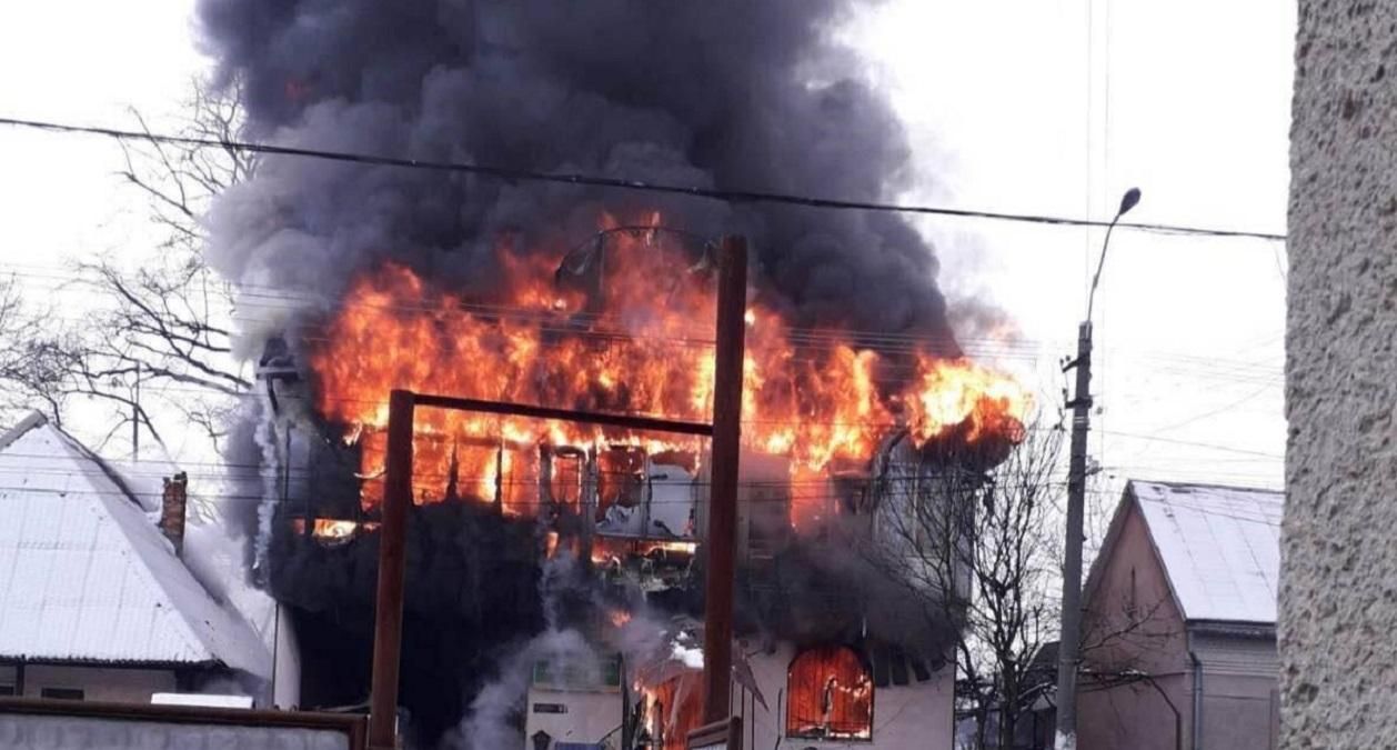 Масштабна пожежа на Закарпатті: горів магазин будматеріалів – відео

