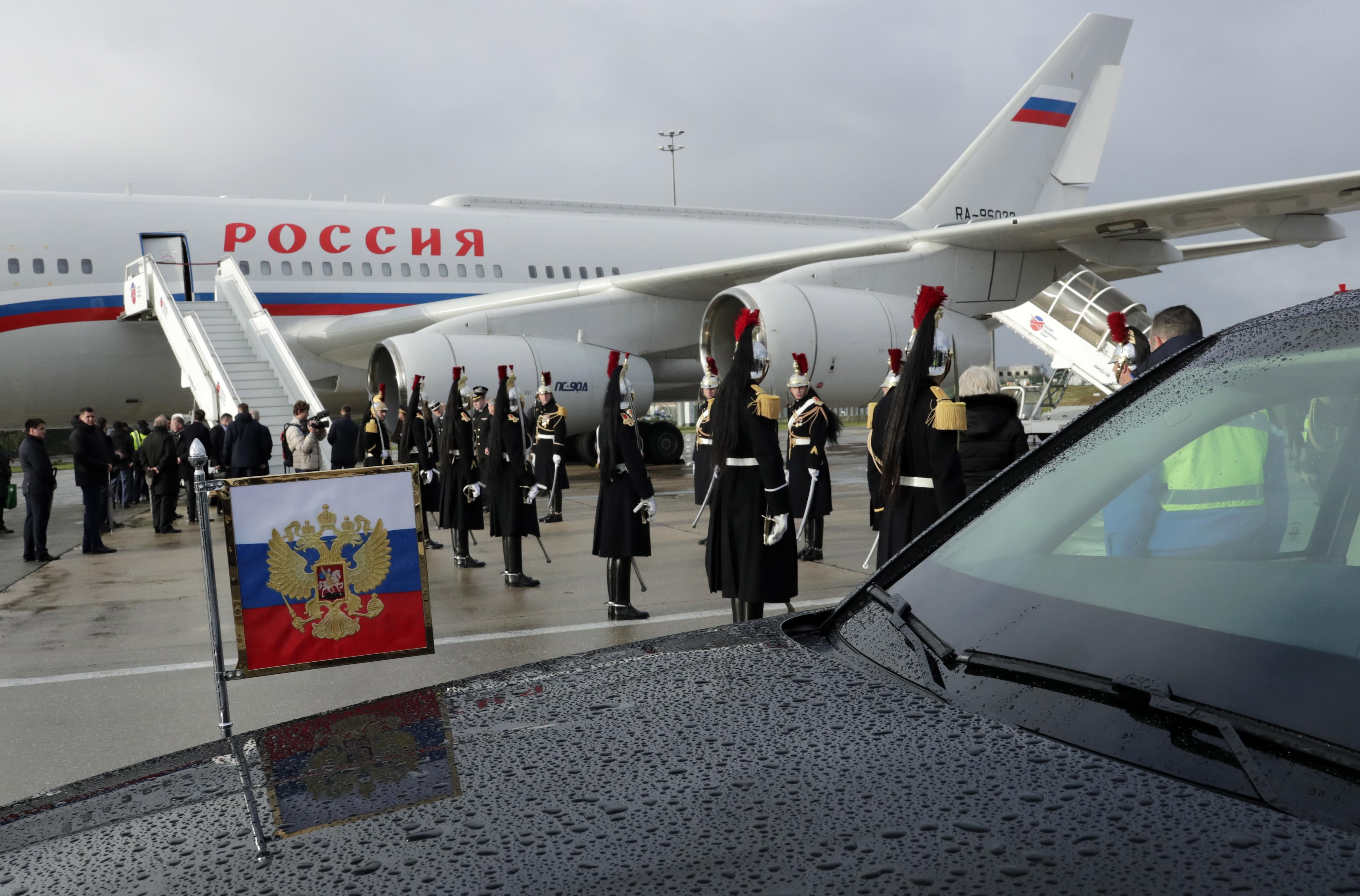 Путін прибув у Париж на зустріч "нормандської четвірки": фото, відео Путін прибув у Париж на зустріч "нормандської четвірки": фото, відео