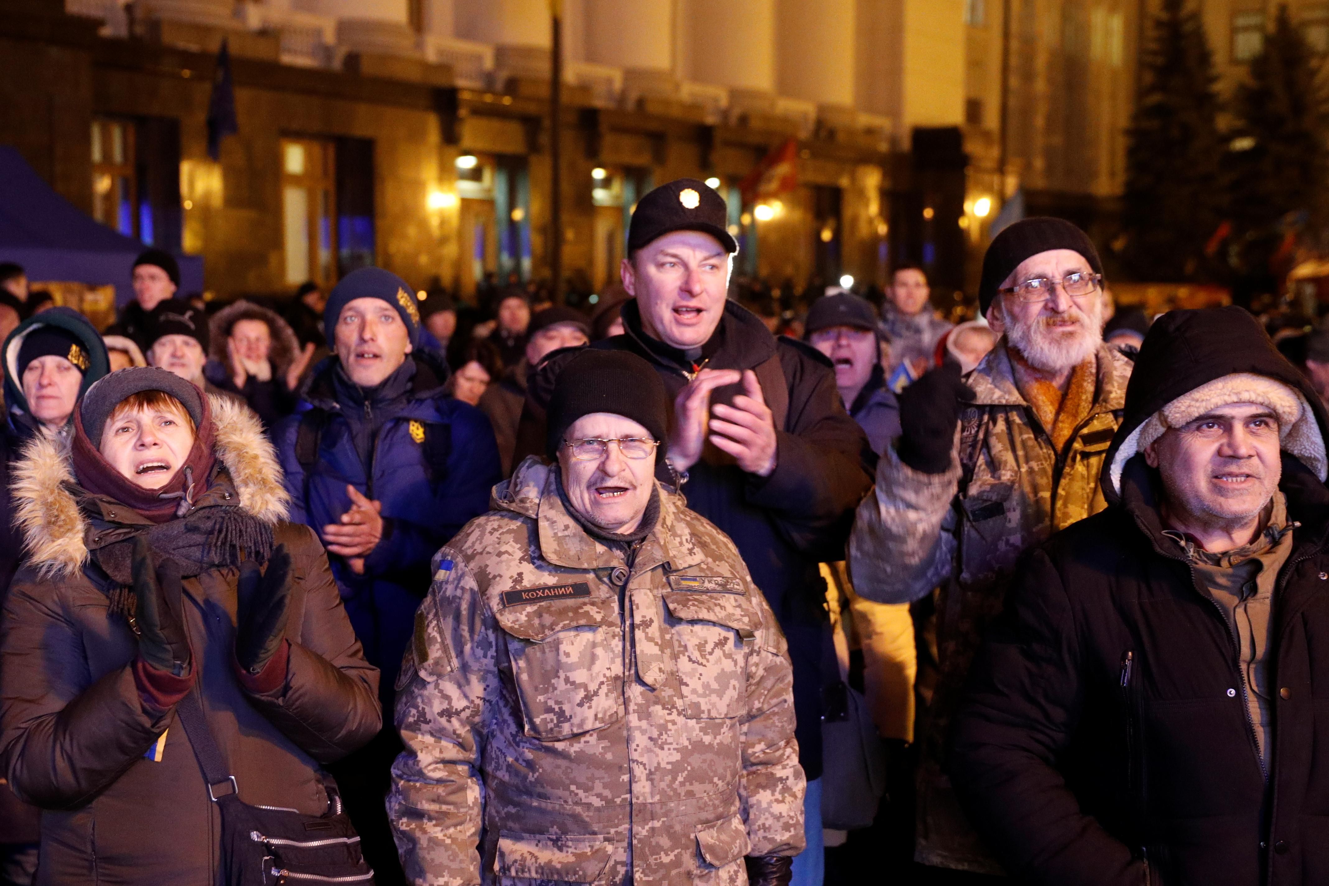 Зеленський "не перетнув червоні лінії": заява учасників акції під Офісом Президента у Києві