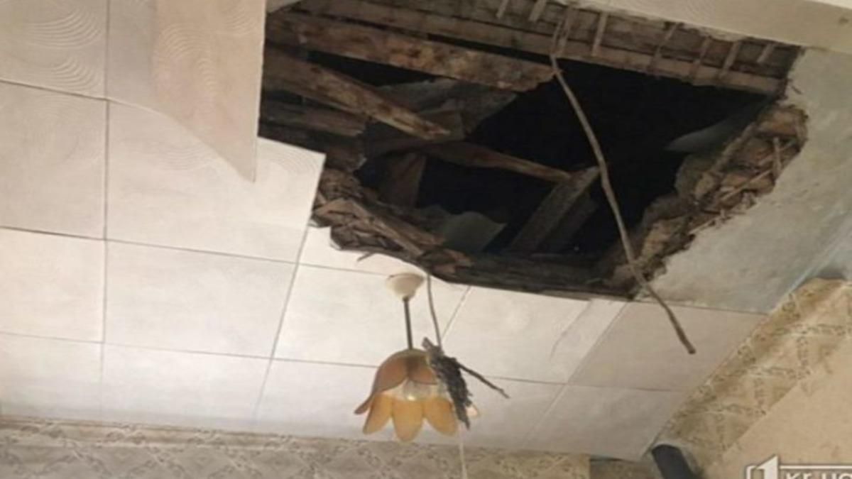 В больнице Кривого Рога обвалился потолок: фото