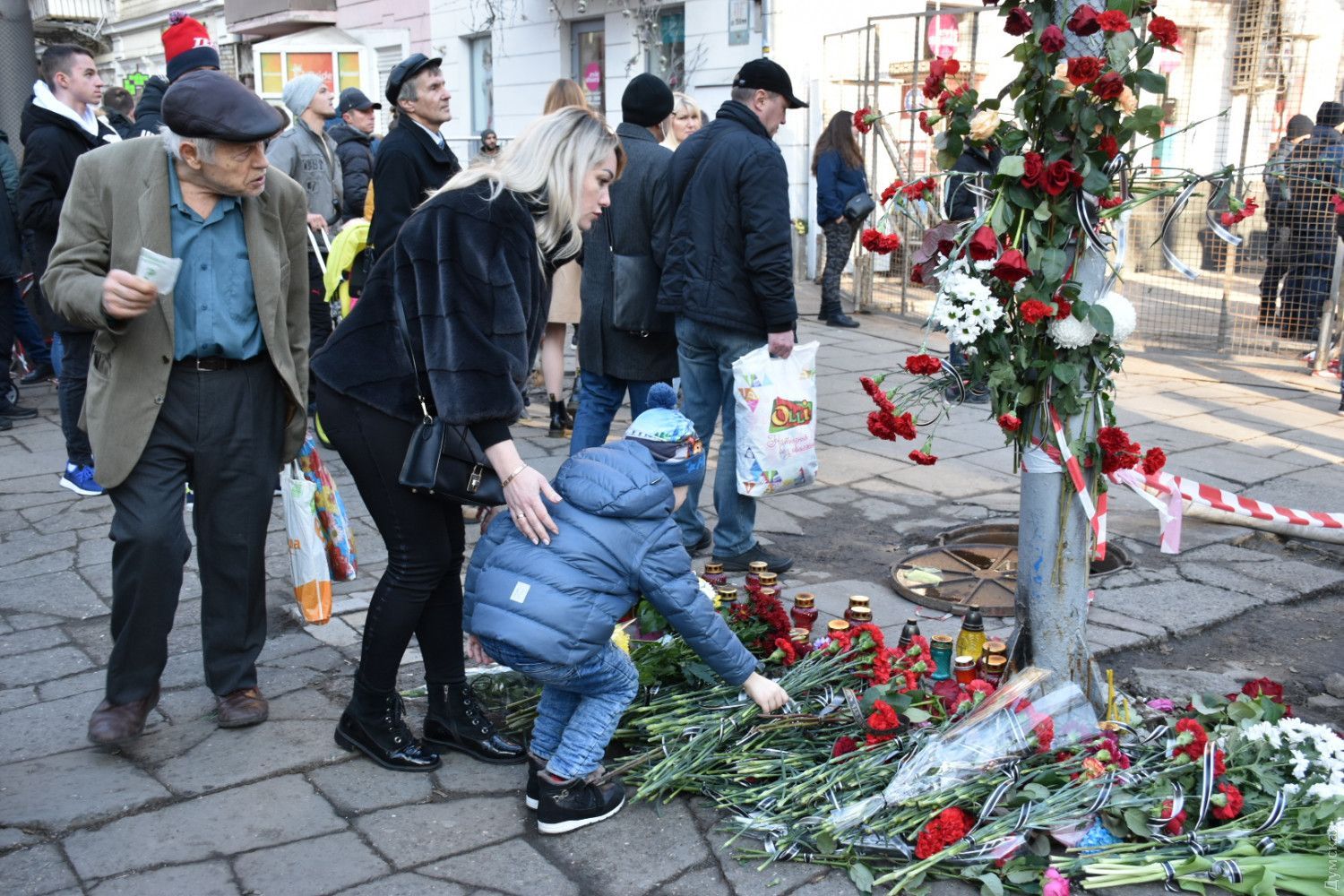 Пожежа в Одесі на Троїцькій: сім'ям загиблих виплатять по 100 тисяч гривень Пожежа в Одесі на Троїцькій: сім'ям загиблих виплатять по 100 тисяч гривень