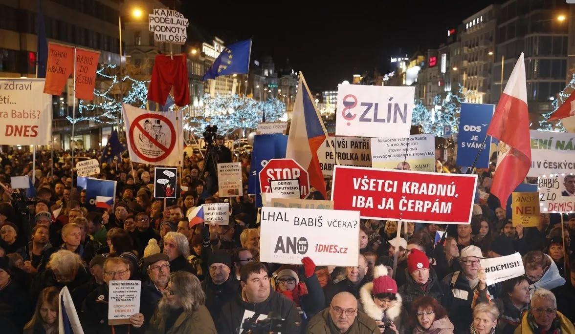 чехія протести премєр-міністр