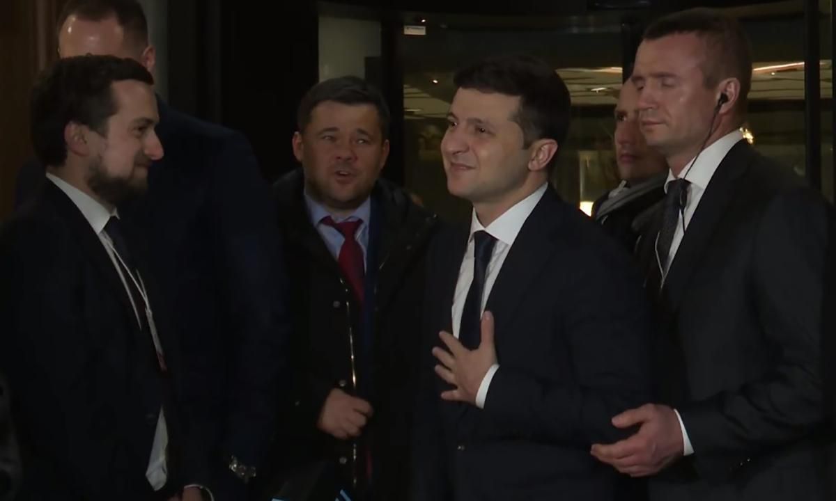 Богдан спел на брифинге Зеленского в Париже: смешное видео Богдан спел на брифинге Зеленского в Париже: смешное видео