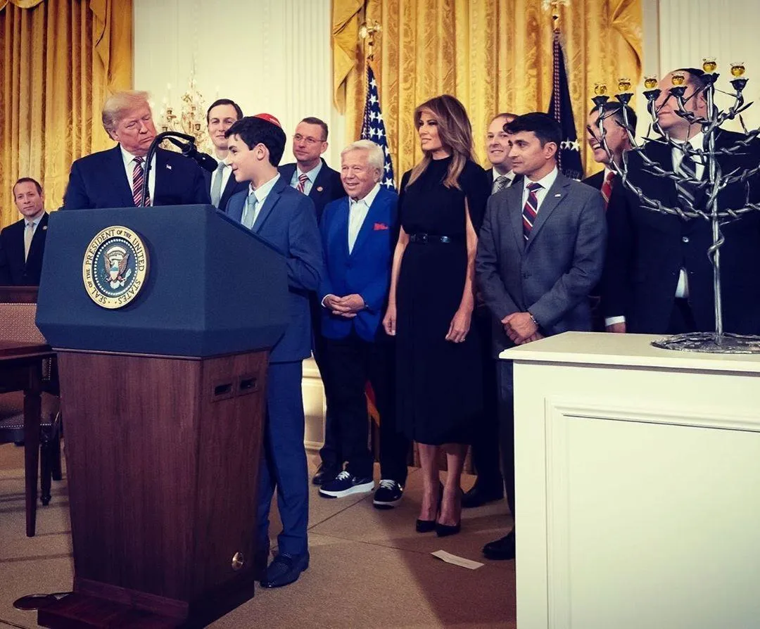 Меланія Трамп обирає чорне вбрання Меланія Трамп обирає чорне вбрання