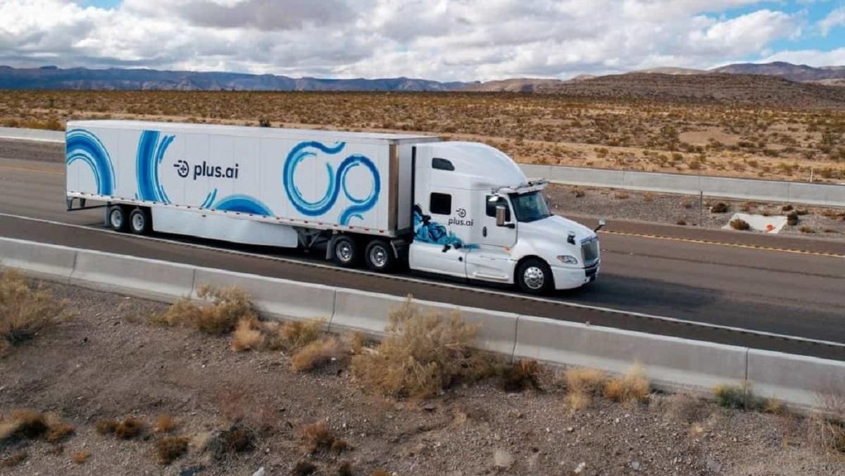 Вперше безпілотна вантажівка самостійно перетнула США